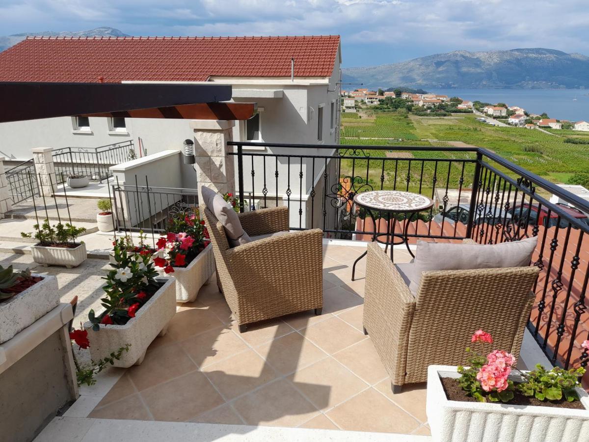 Villa Apartments Mate Cebalo Lumbarda Exterior photo